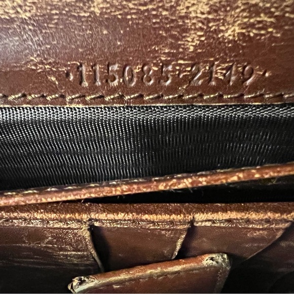 GUCCI Vintage Distressed Brown Fold Over Leather Wallet Multiple Slots Rare - Picture 9 of 15